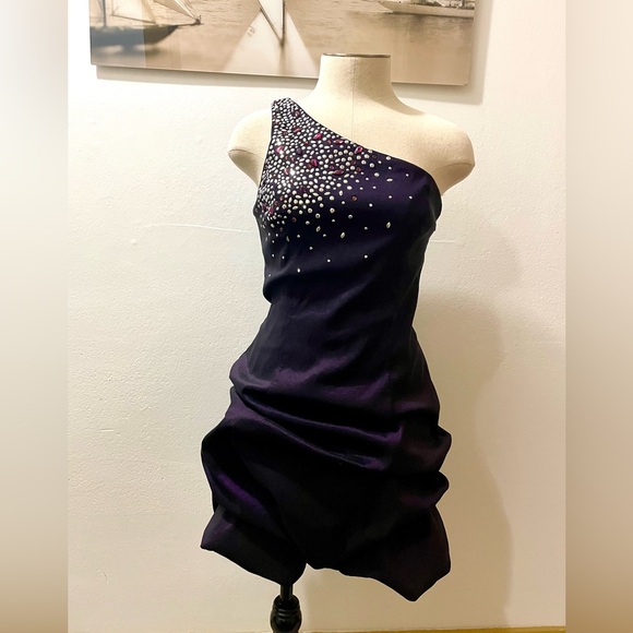 Vintage One-Shoulder Embellished Dress Size Small (6 vintage) - Picture 9 of 17